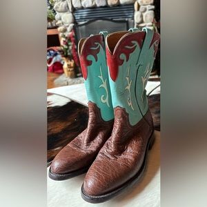 Beautiful Ostrich Lucchese boots.  Size 7.5.  Very comfortable.